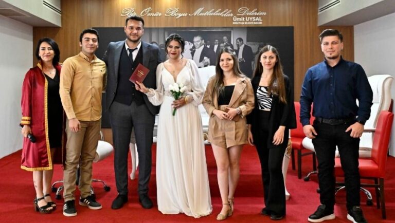 Takvimler 04.04.2024’ü gösterdiğinde nikah dairelerine akın ettiler