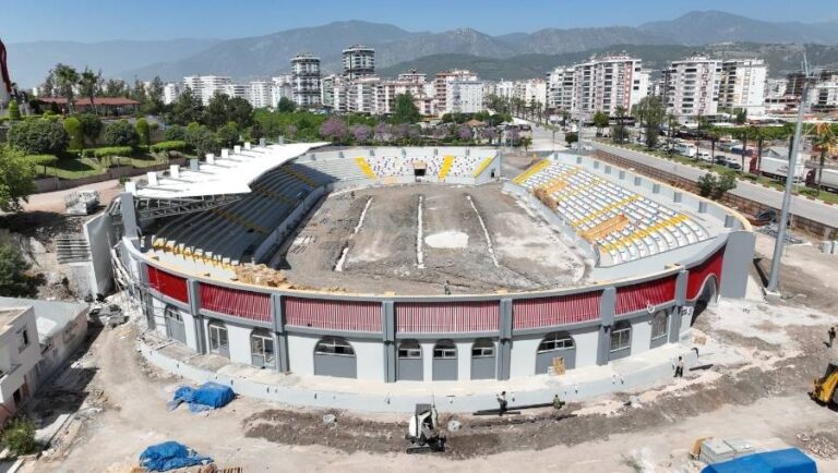 Kumluca Atatürk Stadyumu’nda sona doğru