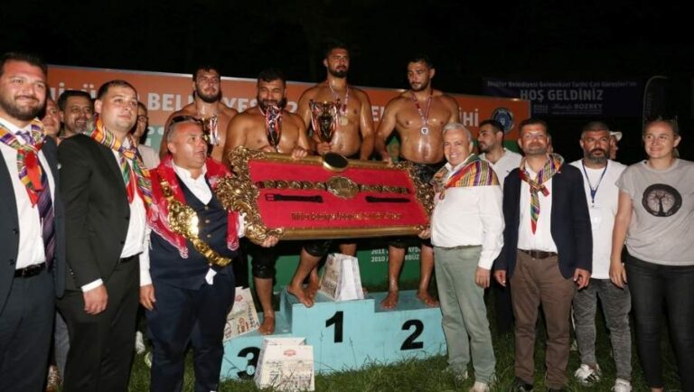 62. Geleneksel Tarihi Çalı Güreşleri’nin başpehlivanı Enes Doğan