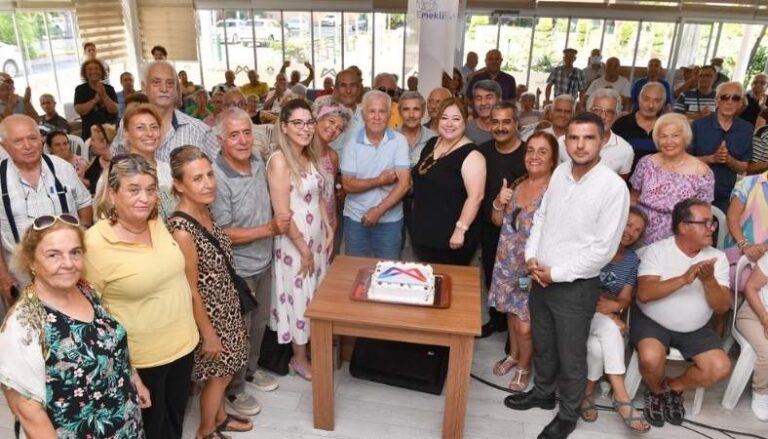 Mersin Büyükşehir, Emekliler Haftası’nda Yaş Almışları Mutlu Etti