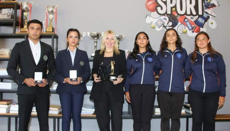 Rektör Özlenen Özkan Şampiyonlarla Buluştu