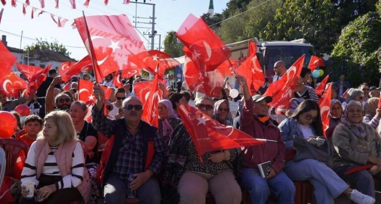 Çeşme Germiyan’da Cumhuriyet Coşkusu