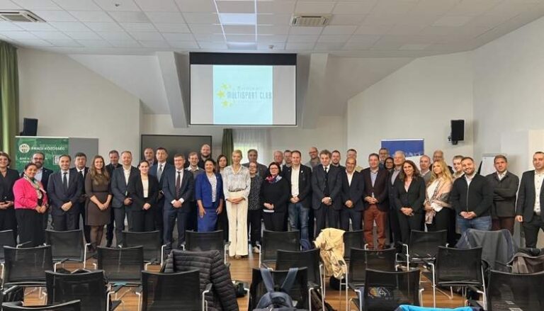 İzmir, Devler Kulübü’nün Kapısını Araladı