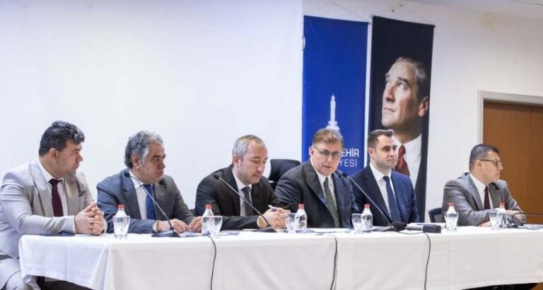 Başkan Tugay Aliağa’da Muhtarlarla Bir Araya Geldi