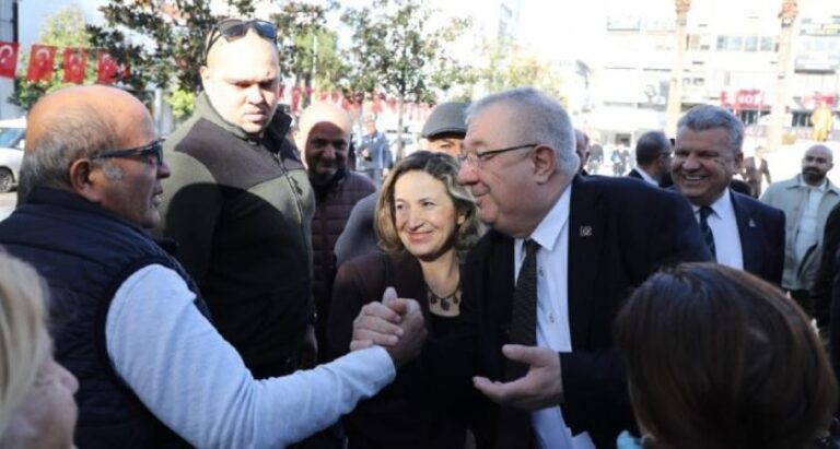 Balıkesir Büyükşehir Belediye Başkanı Ahmet Akın Edremitlilerin Taleplerini Dinledi