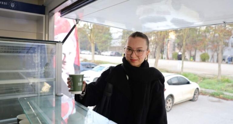 Bursa Büyükşehir’den Öğrencilere Sıcak Çorba İkramı