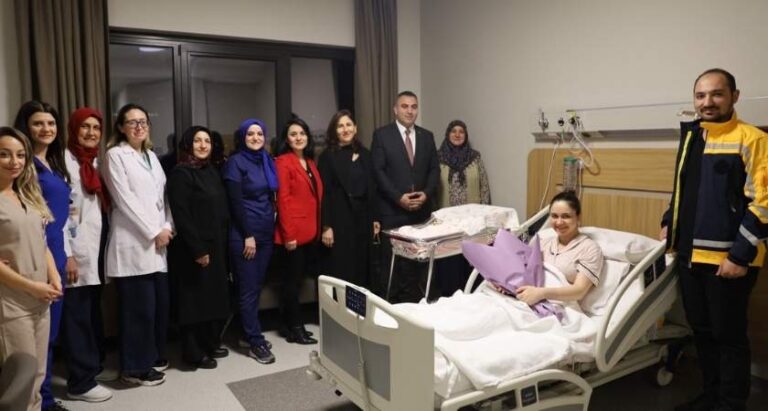 Bursa Büyükşehir’den Yılın Son ve İlk Bebeklerine Ziyaret