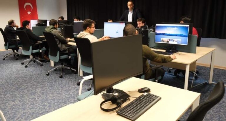 Bursa’da Dijital Gençlik Merkezi Açıldı