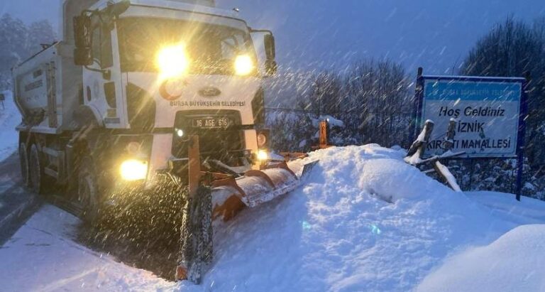 Bursa Büyükşehir’den Karla Mücadelede Yoğun Mesai