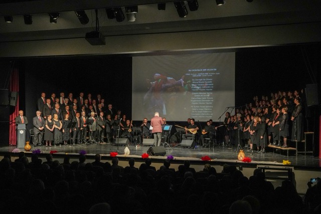 Gaziemir Belediyesi korosu türkülerle yüreklere dokundu