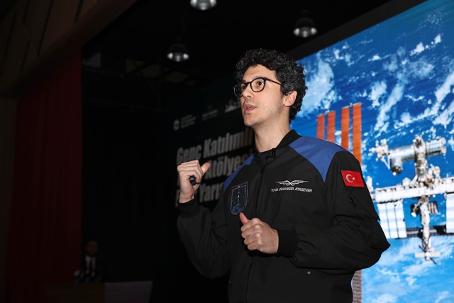 “Uzaydan dünyayı görmek tarifsizdi”