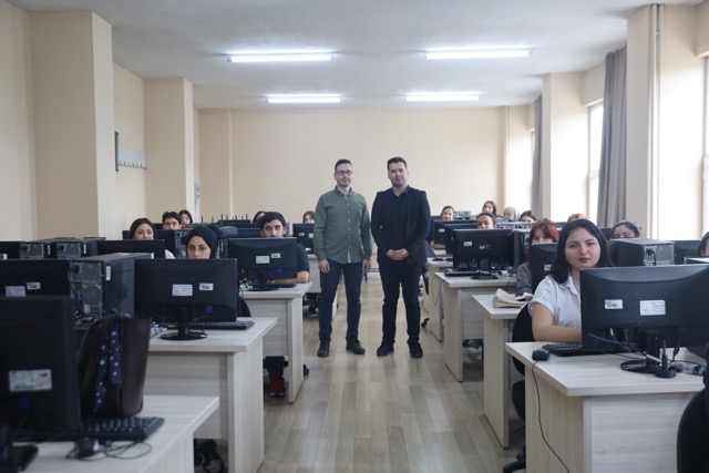 Büyükşehir’den üniversitelilerin gelişimine destek