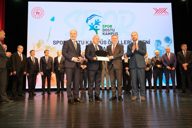 İKÇÜ’ye “Spor Dostu Kampüs” Ödülü