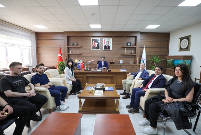 Rektör Sarıbıyık başarılı sporcuları tebrik etti