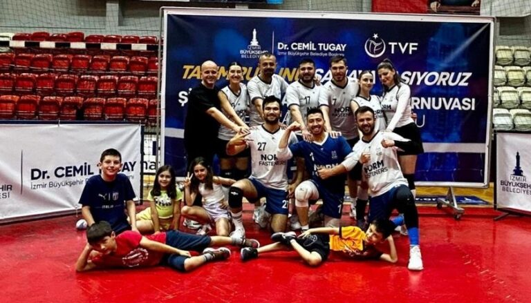 İzmir’de Şirketler Arası Voleybol Turnuvası’nda Norm Holding Şampiyonluğa Uzandı