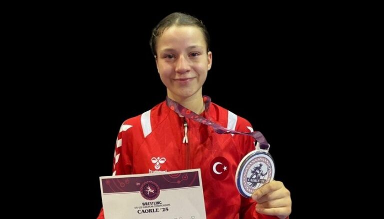 Balıkesirli Reyyan Yıldız U15 Avrupa Güreş Şampiyonası’nda Gümüş Madalya Kazandı