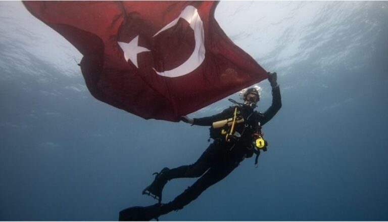 Jandarma’nın 186. Kuruluş Yılı Su Altında Kutlandı