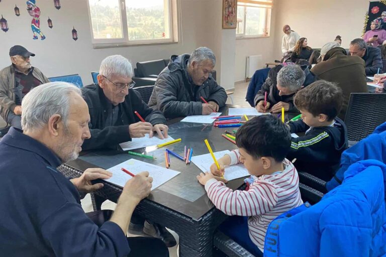 Baltok Bal Çocuk Gündüz Bakımevi Öğrencilerinden Karesi Huzurevi'ne Nesiller Arası Etkinlik